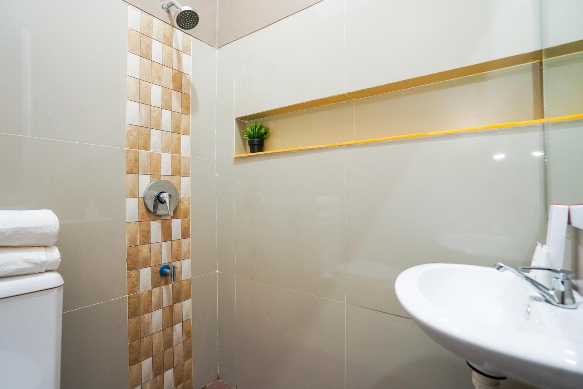 Hotel O Surabaya Near Surabaya Town Square Formerly Kupang Gunung Residence Exterior foto